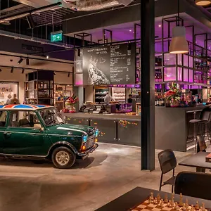 4* Hotel Moxy London Heathrow Airport