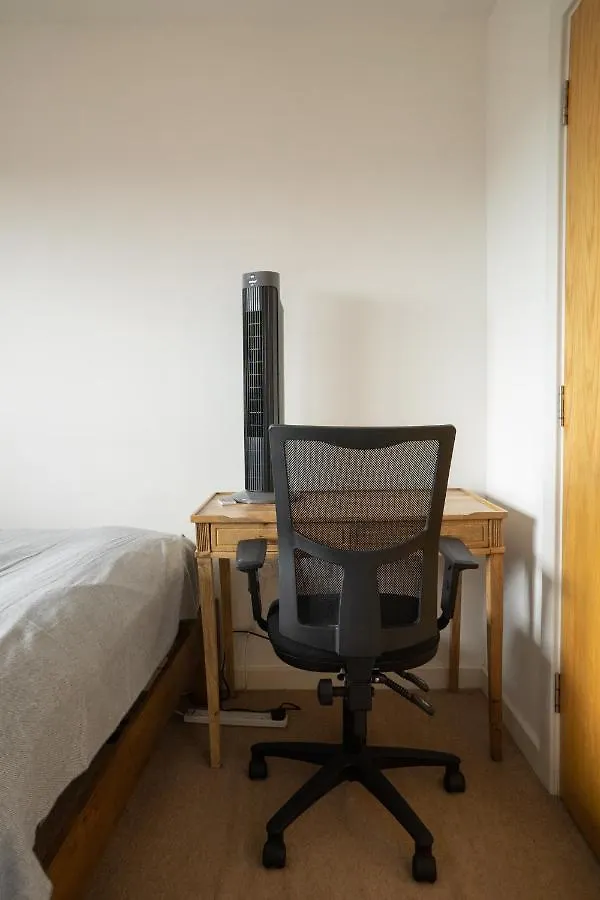 City Air Apartments - Shadwell - Great Transport Links Londyn 0*,  Wielka Brytania