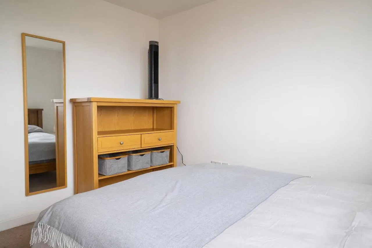 City Air Apartments - Shadwell - Great Transport Links Londyn