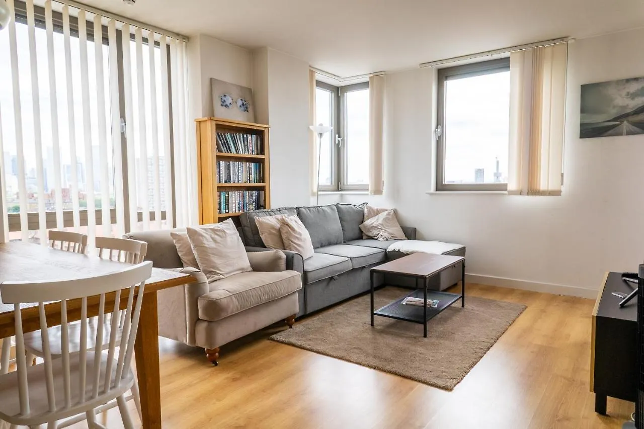 City Air Apartments - Shadwell - Great Transport Links Londyn