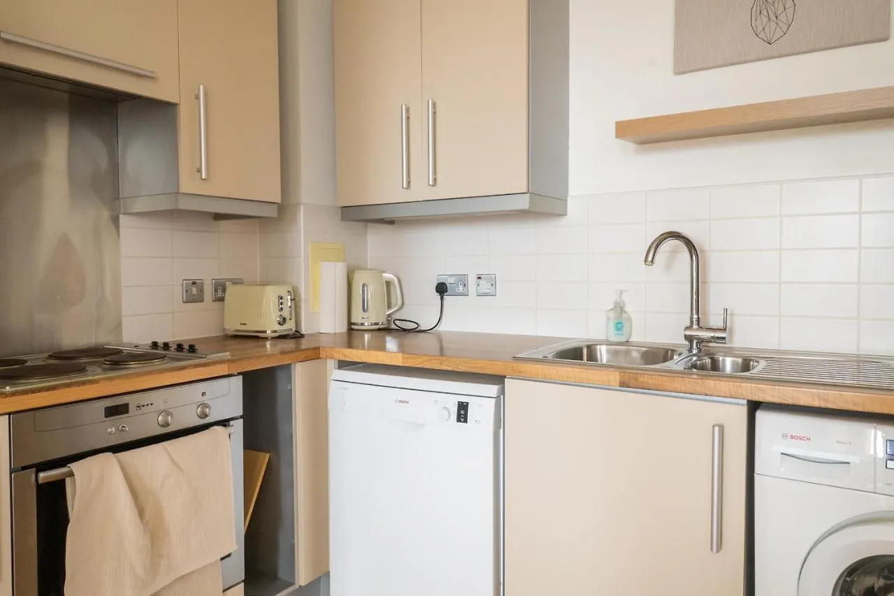 City Air Apartments - Shadwell - Great Transport Links London